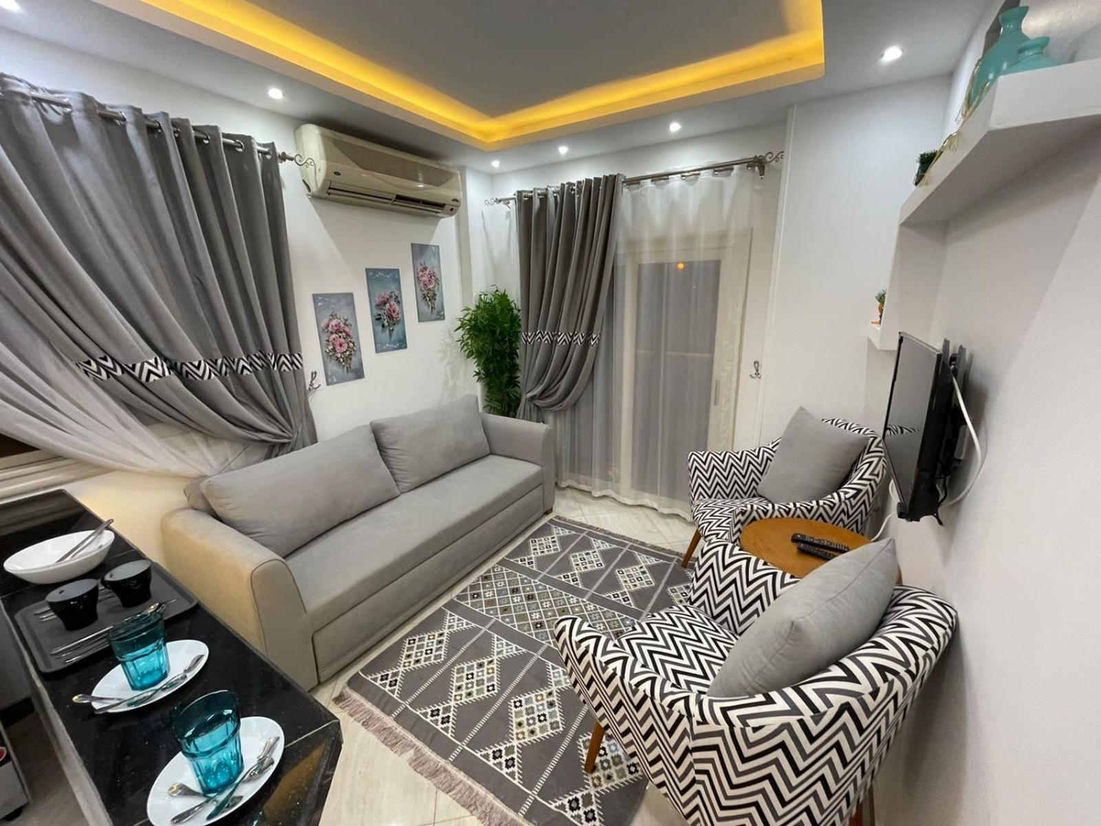 شقة في قلب القاهرة الجديدة تطل على شارع التسعين الشمالي Exterior foto