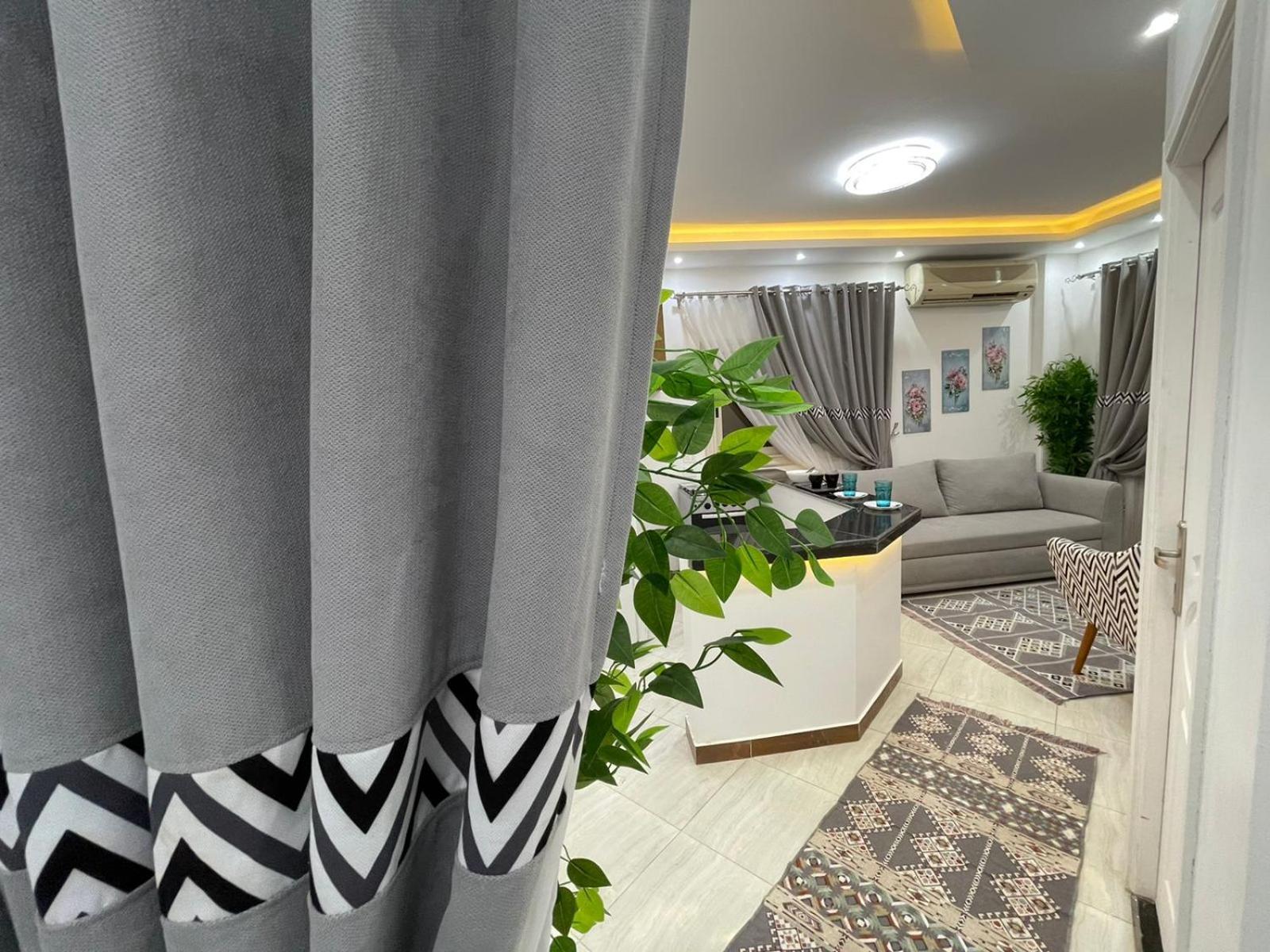 شقة في قلب القاهرة الجديدة تطل على شارع التسعين الشمالي Exterior foto