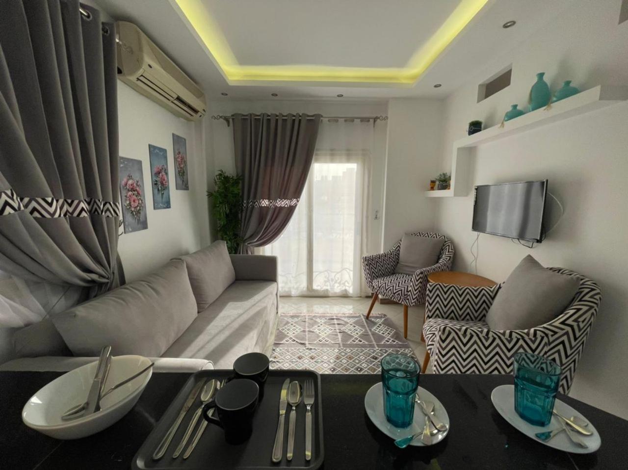 شقة في قلب القاهرة الجديدة تطل على شارع التسعين الشمالي Exterior foto