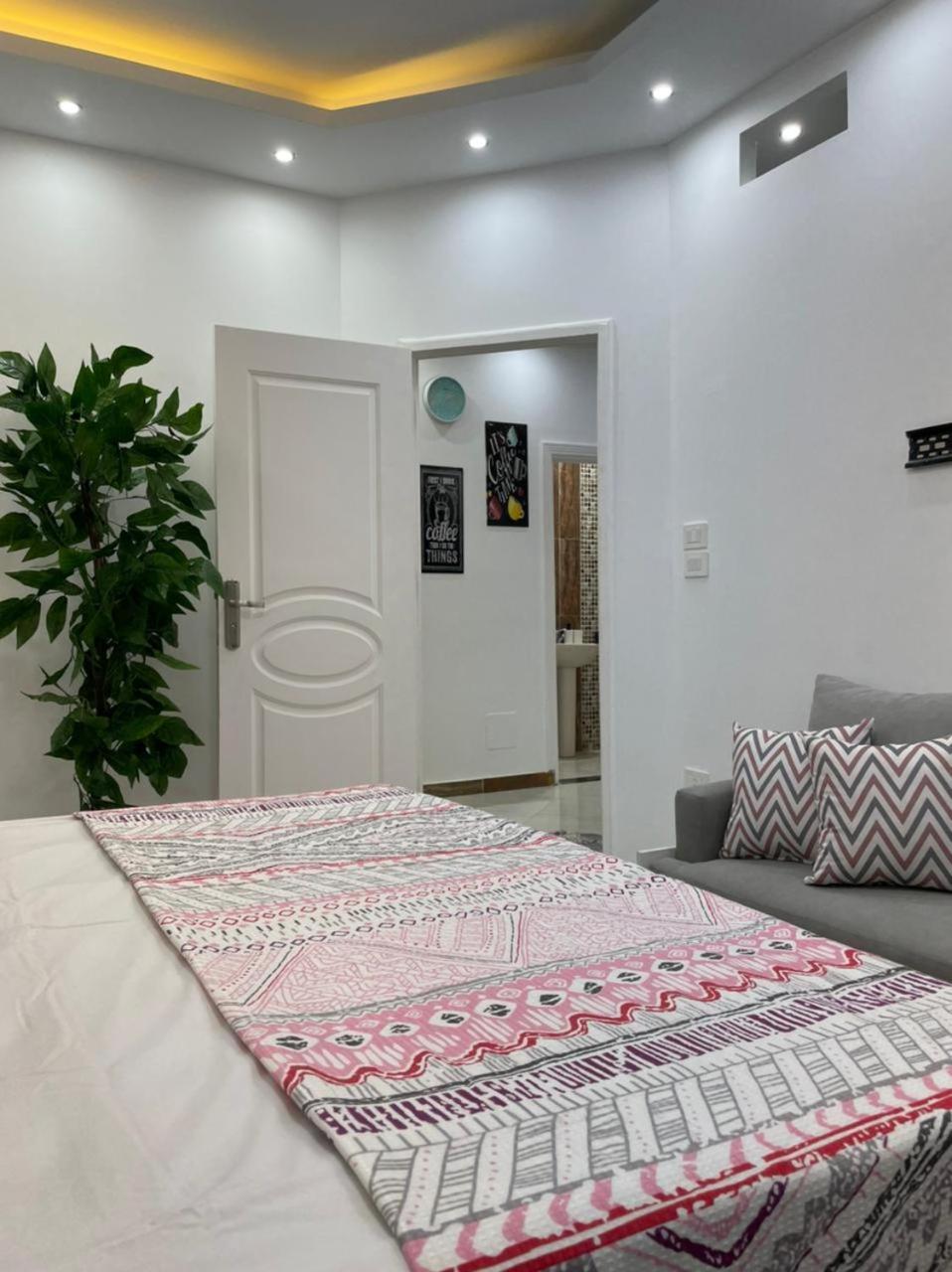 شقة في قلب القاهرة الجديدة تطل على شارع التسعين الشمالي Exterior foto